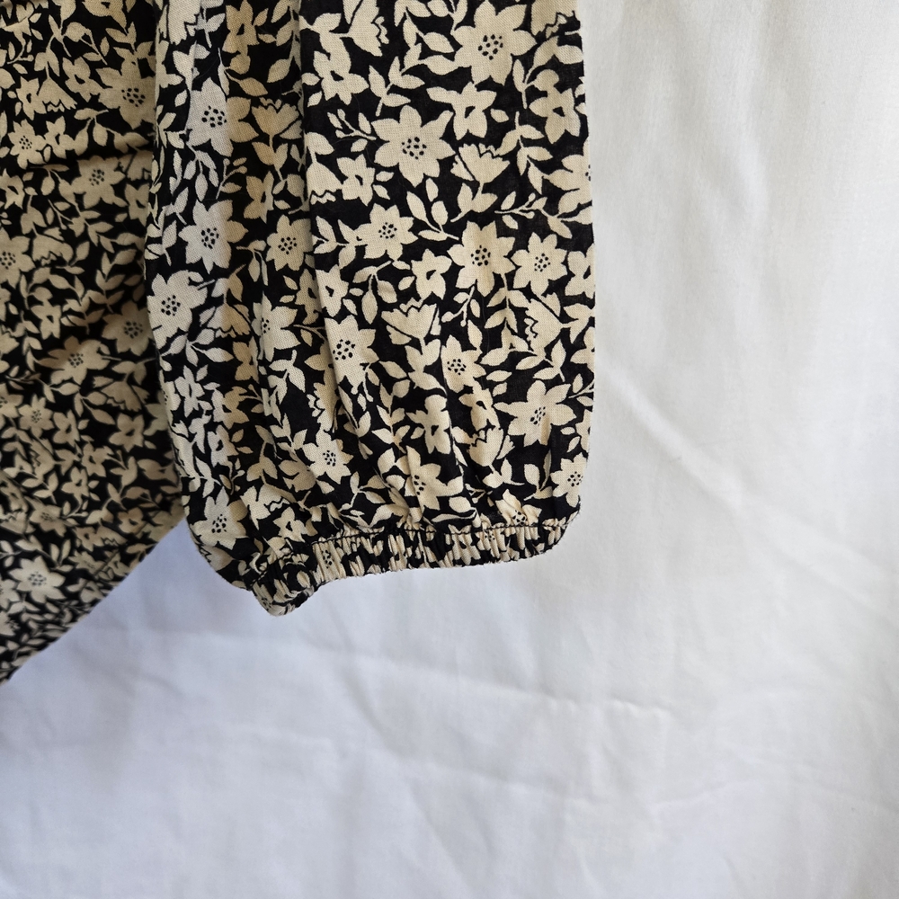 Free Assembly Women's True Black Ditsy Black Tan Floral Button-Front Shirt Large - Picture 5 of 10